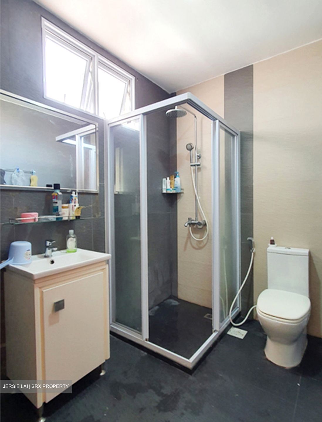 Llyn Gardens (D19), Terrace #484074561